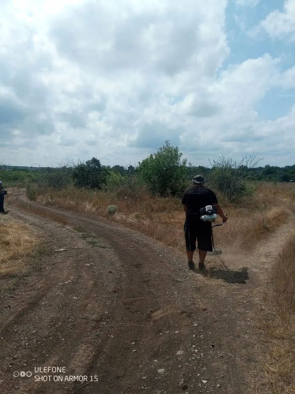 МБУ «Ритуальная служба города Ровеньки Луганской Народной Республики» продолжает проведение работ по благоустройству и санитарной очистке городских кладбищ