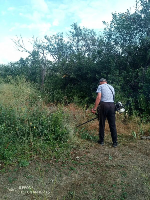 МБУ «Ритуальная служба города Ровеньки Луганской Народной Республики» продолжает проведение работ по благоустройству и санитарной очистке городских кладбищ МБУ «Ритуальная служба города Ровеньки Луганской Народной Республики» продолжает проведение работ по благоустройству и санитарной очистке городских кладбищ