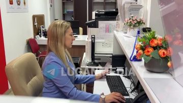 Сотрудники Лутугинского отделения МФЦ отметили профессиональный праздник