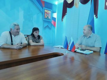 Сегодня по поручению Главы Краснодонского муниципального округа Сергея Козенко, заместитель Главы Администрации Сергей Тищенко провел личный прием граждан