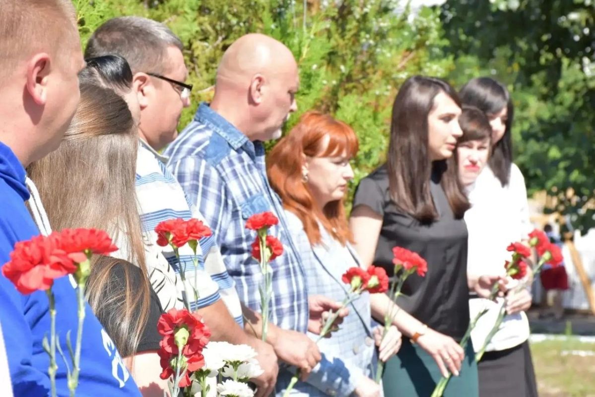 Скорбим и помним: в Северодонецке единороссы и молодогвардейцы почтили память детей - жертв войны в Донбассе