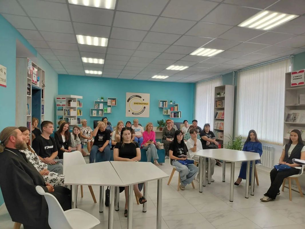 «Живи и славься, Русь святая!»: в библиотеке им. Г. Сковороды прошел час духовности «Живи и славься, Русь святая!»: в библиотеке им. Г. Сковороды прошел час духовности