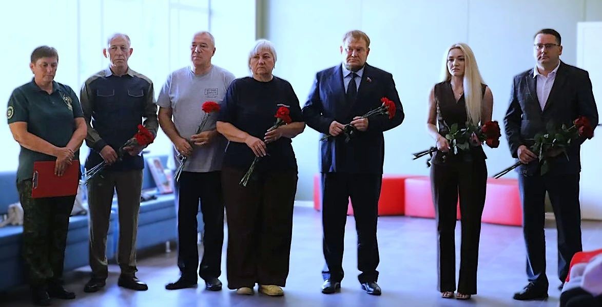 Почтили память детей Донбасса Почтили память детей Донбасса