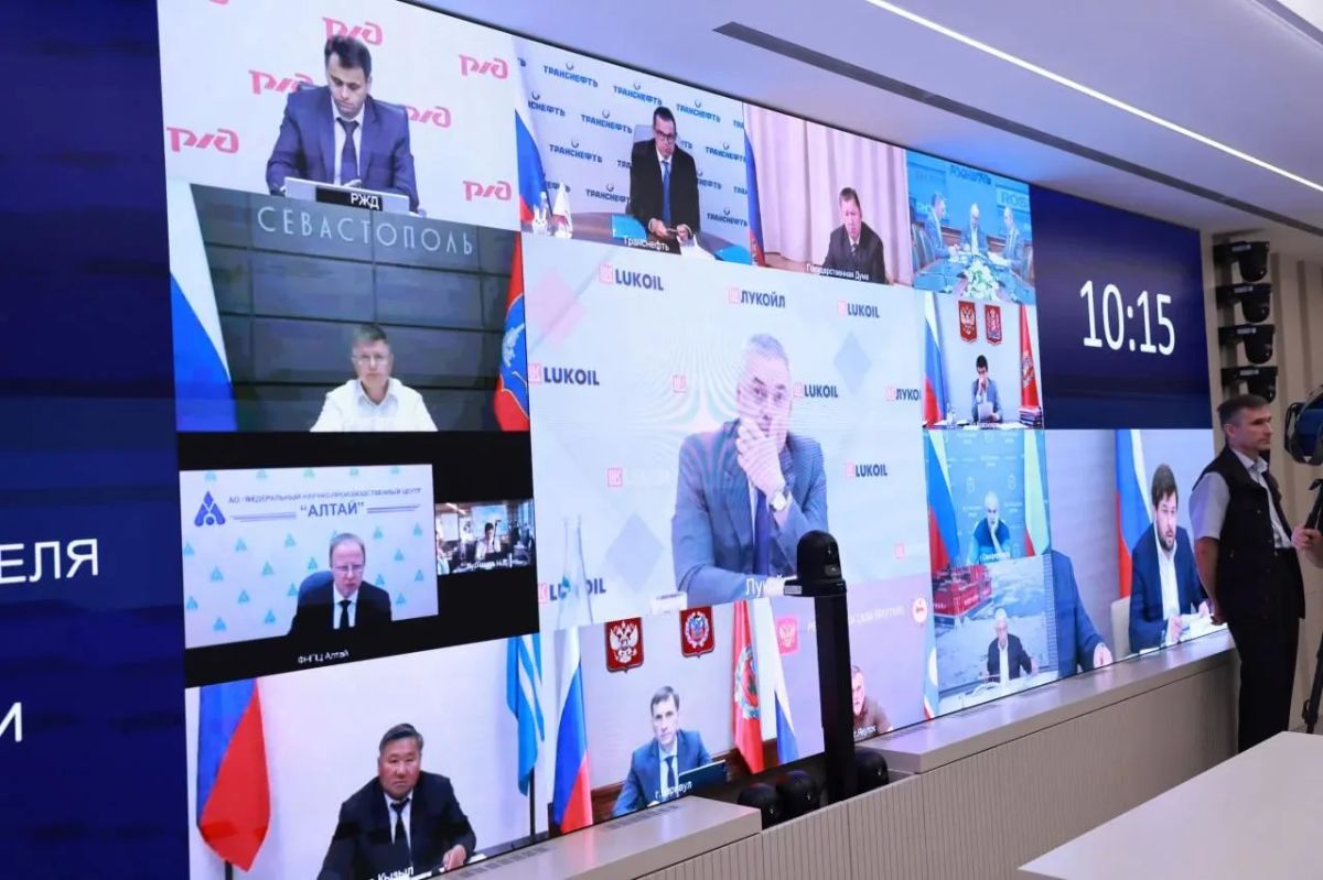 Александр Новак провел совещание по ситуации на топливном рынке