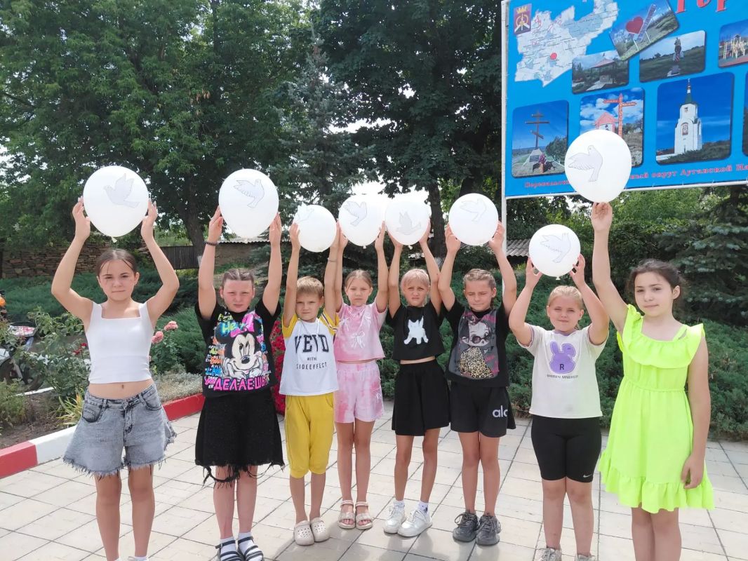 29 июля сотрудники Городищенского фольклорного центра провели для детей час памяти ко Дню памяти детей — жертв войны на Донбассе "Памяти ангелов Донбасса" 29 июля сотрудники Городищенского фольклорного центра провели для детей час памяти ко Дню памяти детей — жертв войны на Донбассе "Памяти ангелов Донбасса"