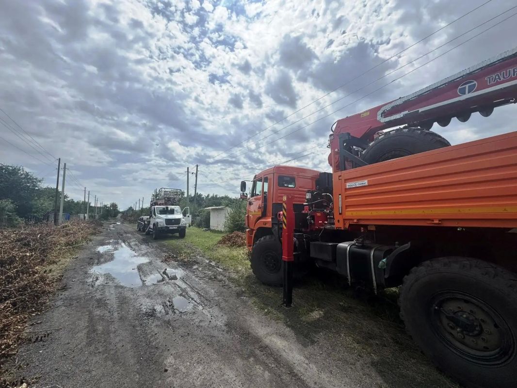 В Антрацитовском муниципальном округе продолжается капитальный ремонт воздушной линии электропередачи — важный шаг к повышению надёжности электроснабжения округа В Антрацитовском муниципальном округе продолжается капитальный ремонт воздушной линии электропередачи — важный шаг к повышению надёжности электроснабжения округа
