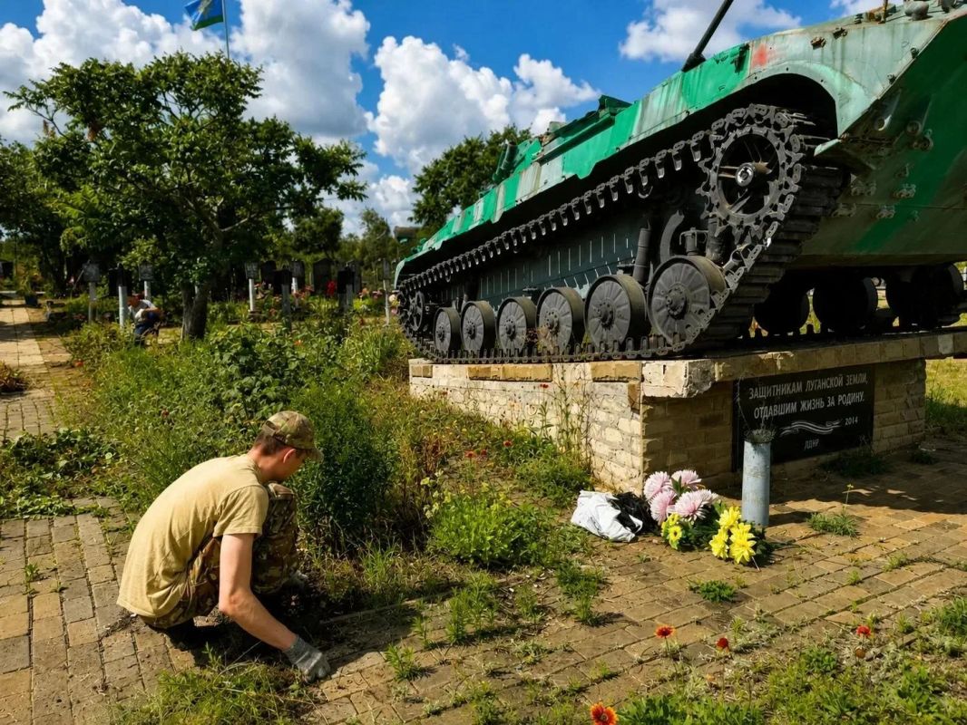 В преддверии Дня Воздушно-десантных войск активисты Союза ветеранов Донбасса СВО провели субботник на кладбище Косиора В преддверии Дня Воздушно-десантных войск активисты Союза ветеранов Донбасса СВО провели субботник на кладбище Косиора