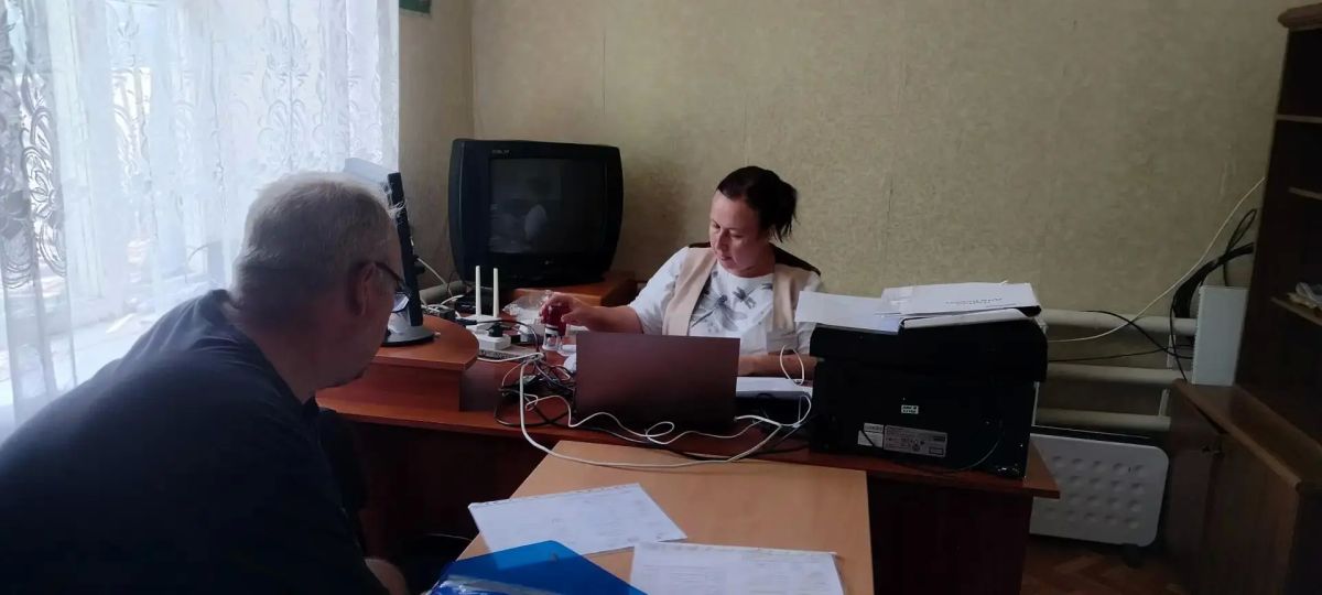 Специалисты МФЦ ЛНР провели выездной приём граждан в Красноталовском отделе жизнеобеспечения Специалисты МФЦ ЛНР провели выездной приём граждан в Красноталовском отделе жизнеобеспечения