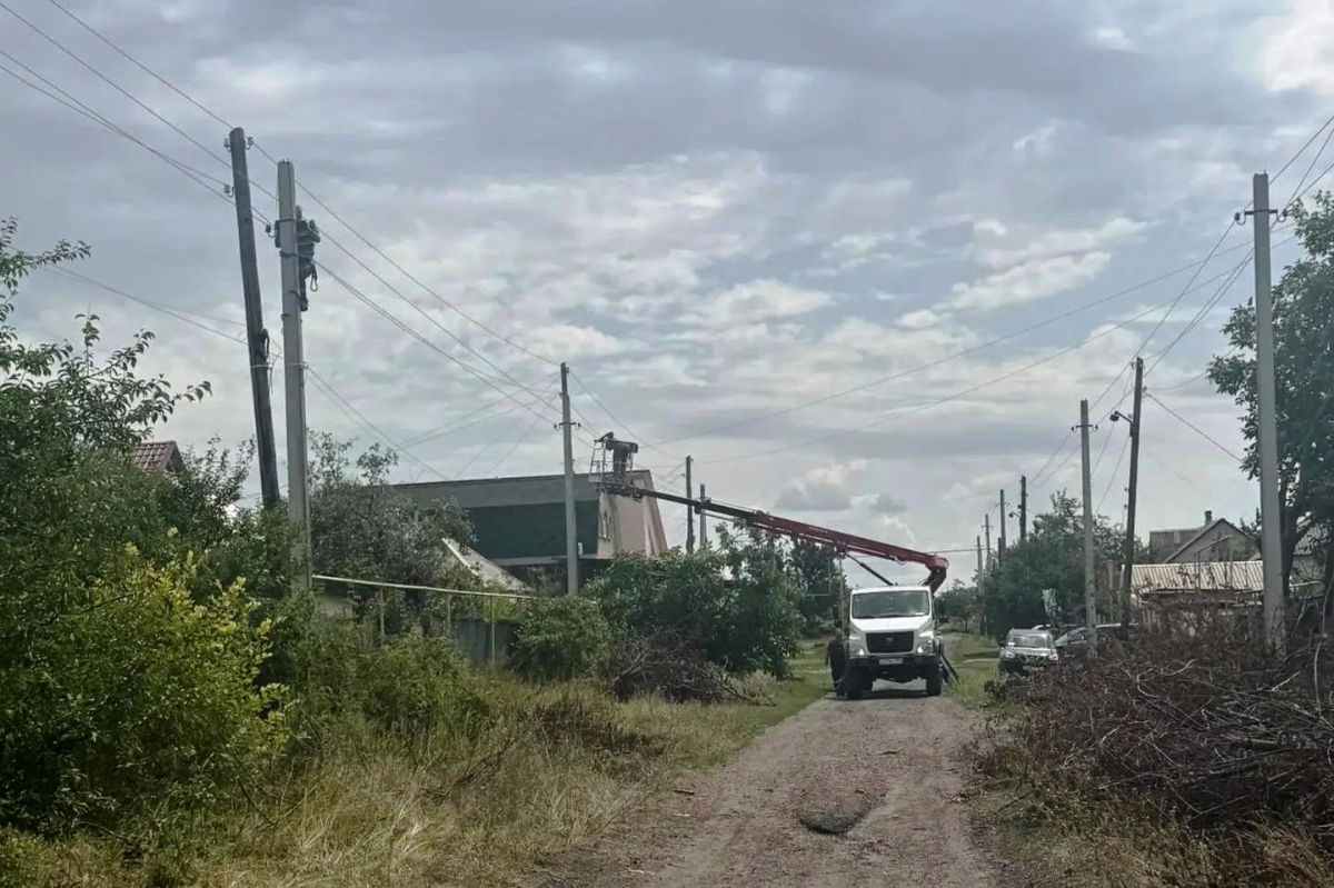 В Антрацитовском муниципальном округе продолжается капитальный ремонт воздушной линии электропередачи — важный шаг к повышению надёжности электроснабжения округа В Антрацитовском муниципальном округе продолжается капитальный ремонт воздушной линии электропередачи — важный шаг к повышению надёжности электроснабжения округа