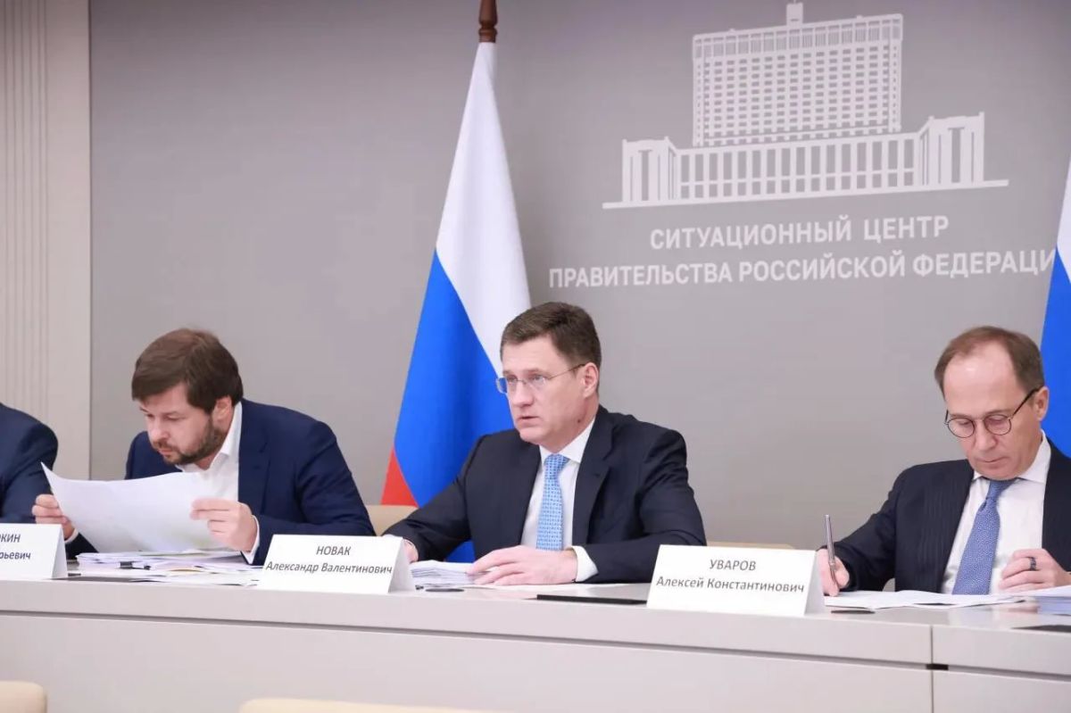 Александр Новак провел совещание по ситуации на топливном рынке Александр Новак провел совещание по ситуации на топливном рынке