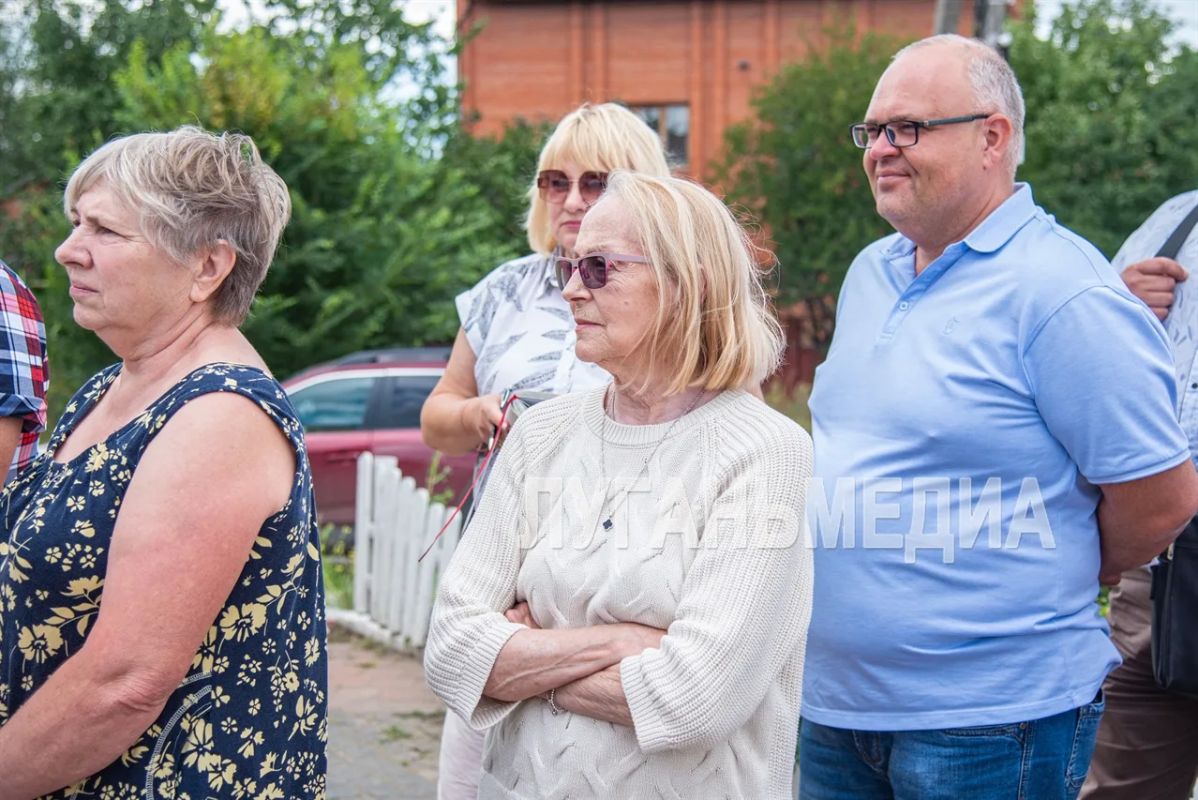Представители Администрации города Луганска встретились с жителями поселка Вольный в рамках проекта «Муниципальный диалог Представители Администрации города Луганска встретились с жителями поселка Вольный в рамках проекта «Муниципальный диалог