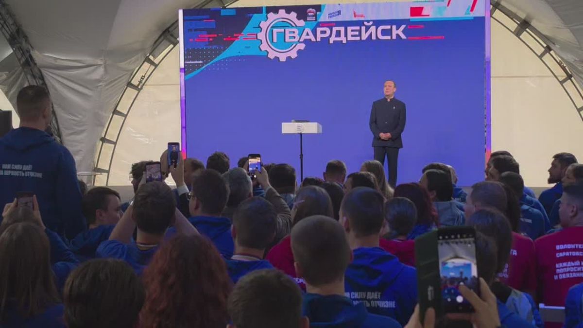 Дмитрий Медведев: Движение молодежных строек абсолютно необходимо по всей стране
