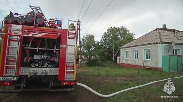 Сотрудники МЧС России спасли от огня дом