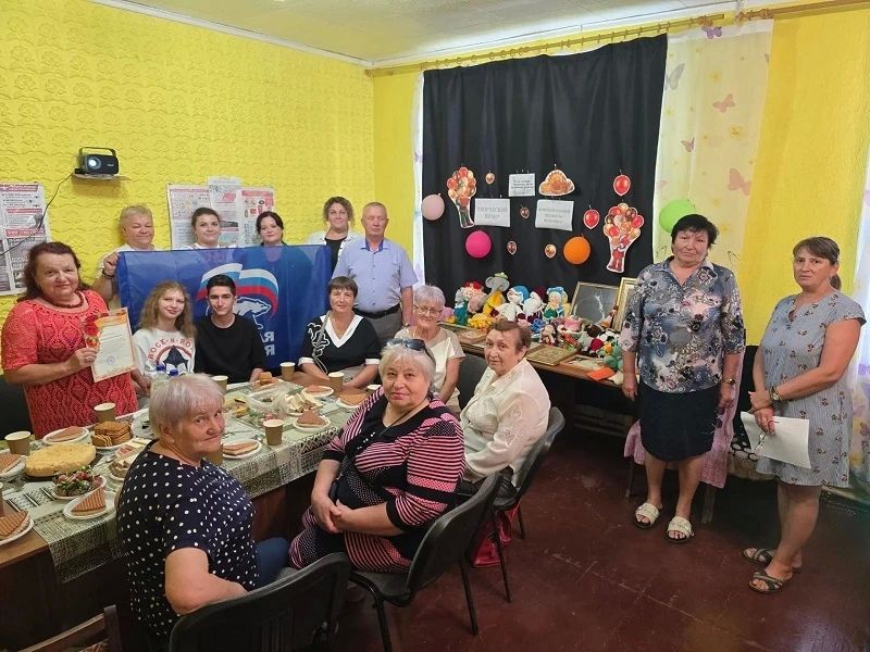 В поселке Краснодон проведен творческий вечер «Талантливый человек талантлив во всем»