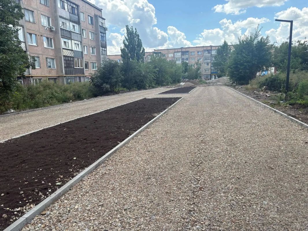 В рамках федерального проекта «Комфортная городская среда» нацпроекта «Инфраструктура для жизни» в Антраците продолжаются работы по благоустройству общественных пространств В рамках федерального проекта «Комфортная городская среда» нацпроекта «Инфраструктура для жизни» в Антраците продолжаются работы по благоустройству общественных пространств