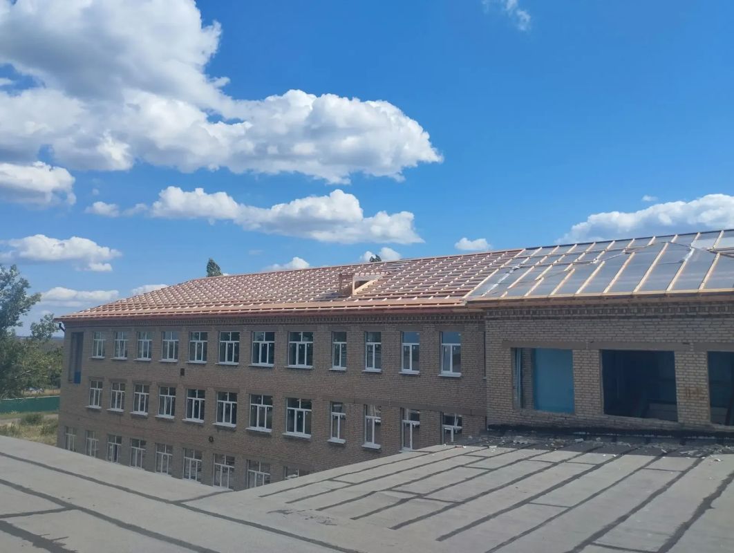 В Ясеновской школе № 2 им. Д.В. Лазутина полным ходом идут ремонтные работы В Ясеновской школе № 2 им. Д.В. Лазутина полным ходом идут ремонтные работы