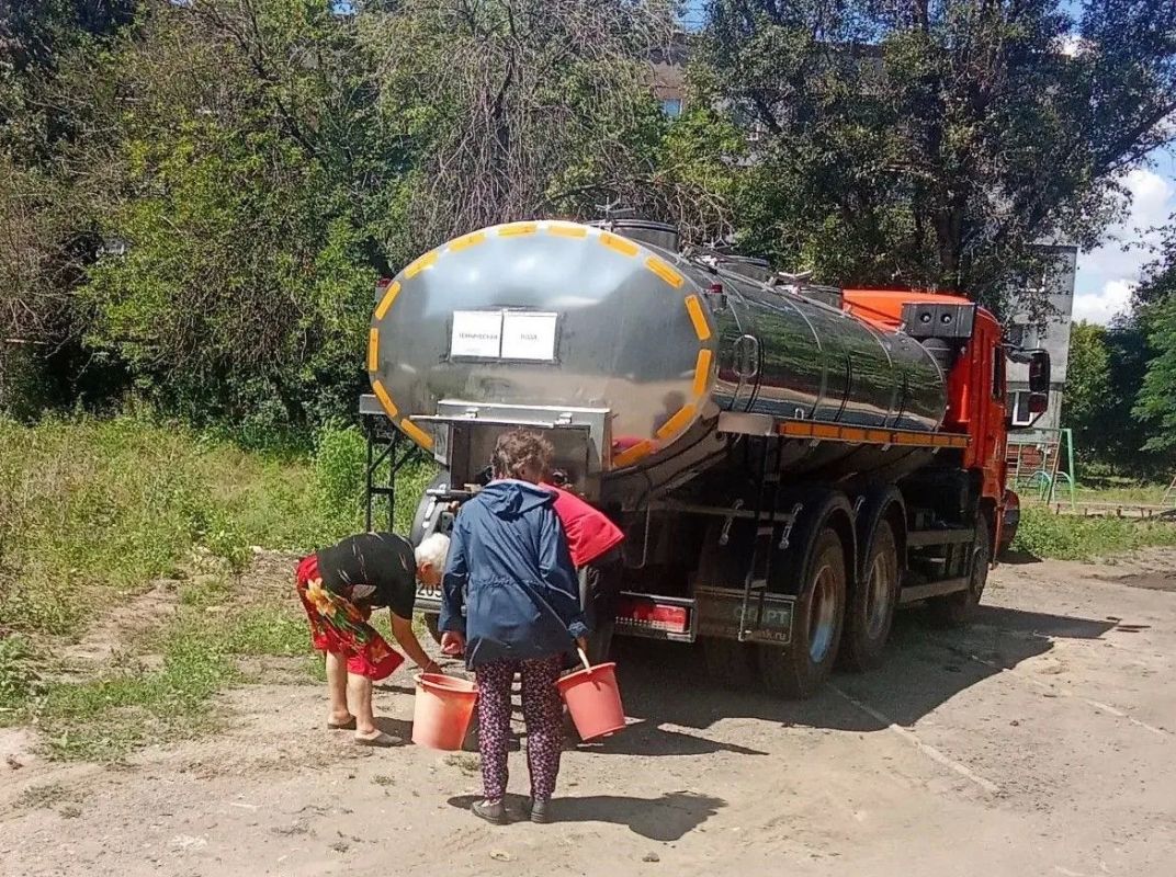 В Алчевске организован подвоз воды в микрорайоны города В Алчевске организован подвоз воды в микрорайоны города