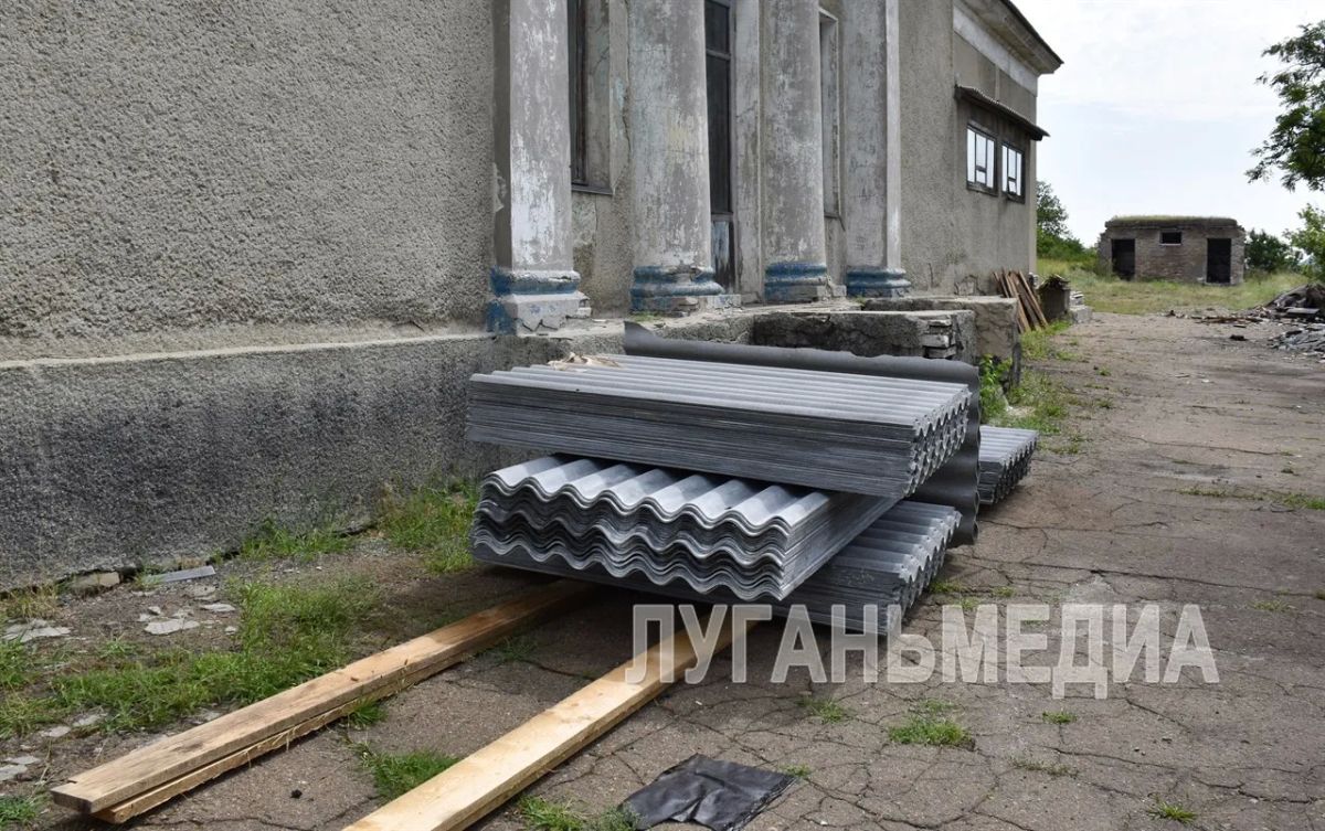 В учреждениях культуры Краснолучского округа ремонтируют кровли В учреждениях культуры Краснолучского округа ремонтируют кровли