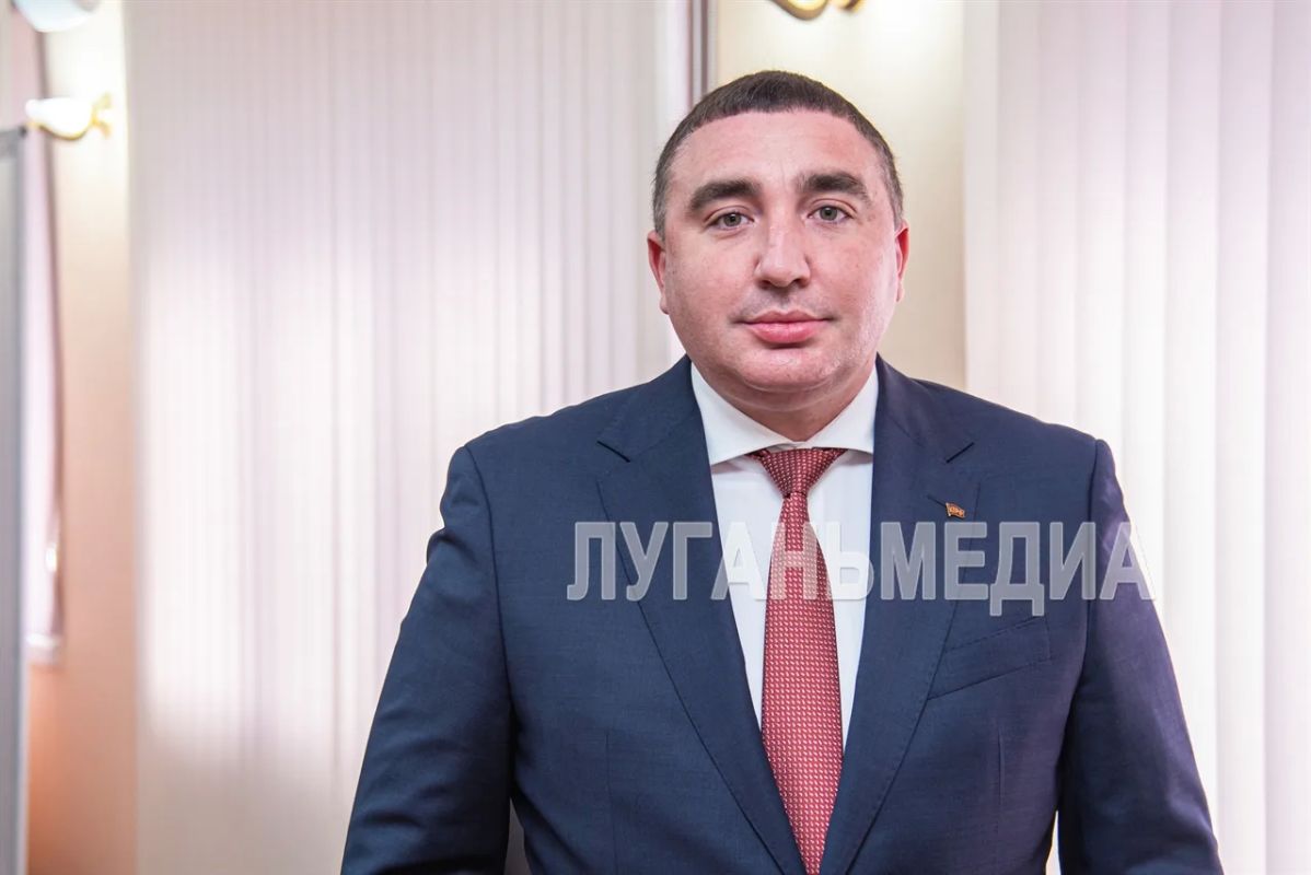 В Избиркоме ЛНР зарегистрированы кандидаты в депутаты Госдумы РФ от КПРФ В Избиркоме ЛНР зарегистрированы кандидаты в депутаты Госдумы РФ от КПРФ