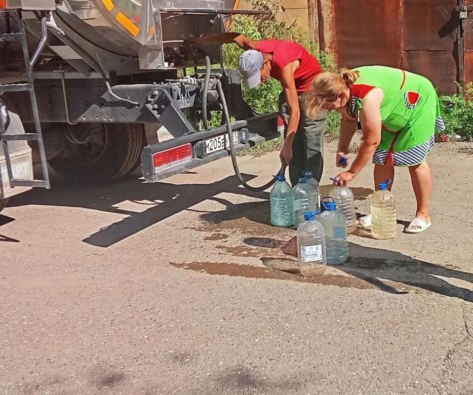 В Алчевске организован подвоз воды в микрорайоны города В Алчевске организован подвоз воды в микрорайоны города