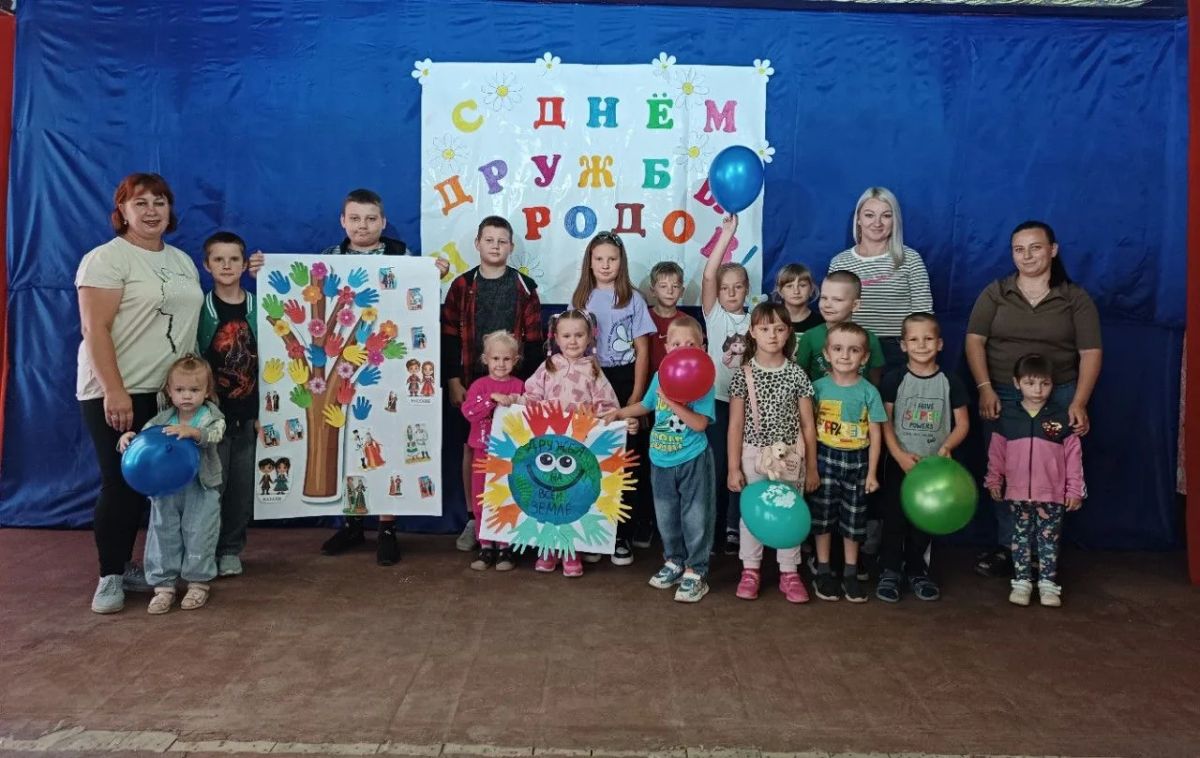В Меловском муниципальном округе ярко и дружно отметили Международный день дружбы — в рамках объявленного Президентом РФ Владимиром Владимировичем Путиным Года единства народов России В Меловском муниципальном округе ярко и дружно отметили Международный день дружбы — в рамках объявленного Президентом РФ Владимиром Владимировичем Путиным Года единства народов России