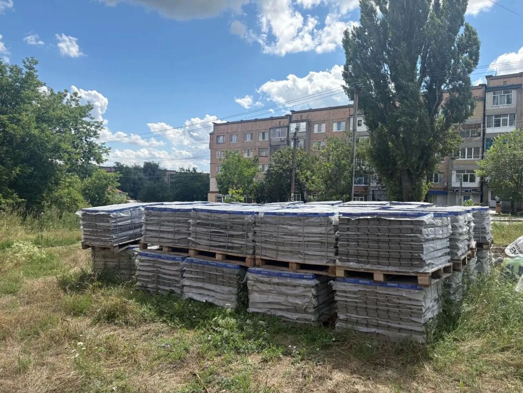 В рамках федерального проекта «Комфортная городская среда» нацпроекта «Инфраструктура для жизни» в Антраците продолжаются работы по благоустройству общественных пространств В рамках федерального проекта «Комфортная городская среда» нацпроекта «Инфраструктура для жизни» в Антраците продолжаются работы по благоустройству общественных пространств
