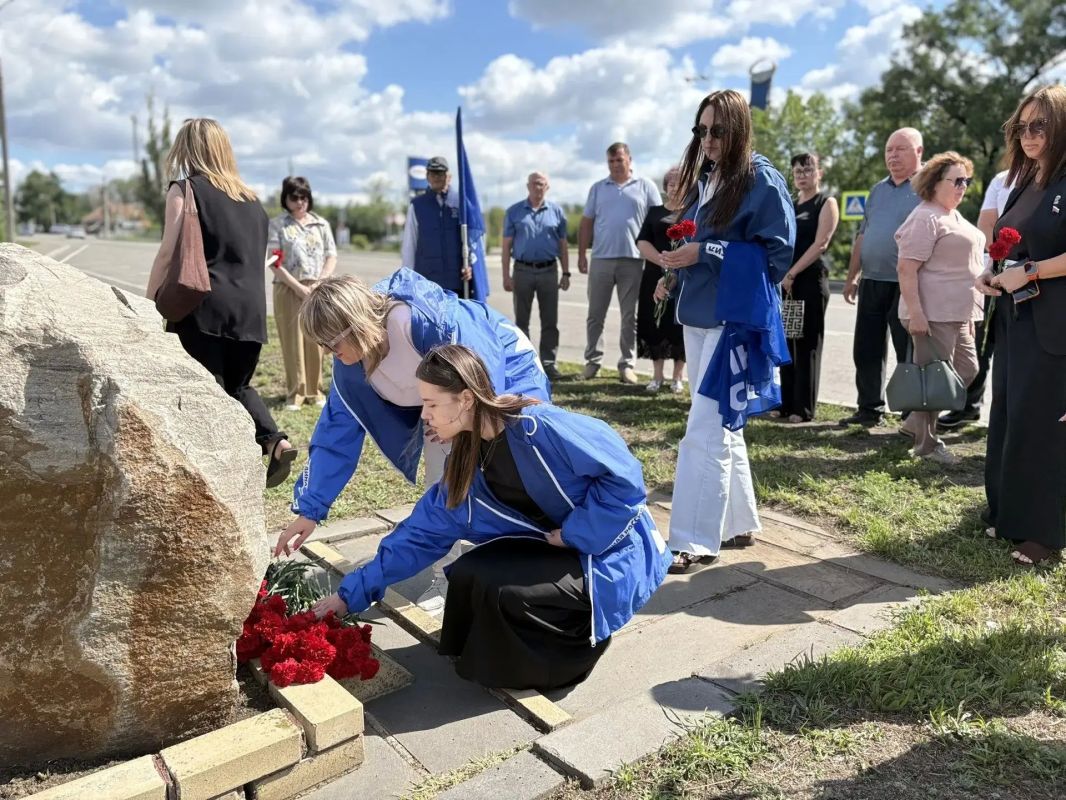 В 12-ю годовщину трагических событий июля 2014 года, на месте авиаудара, нанесённого истребителем Вооружённых сил Украины по Красному Лучу, состоялось памятное мероприятие В 12-ю годовщину трагических событий июля 2014 года, на месте авиаудара, нанесённого истребителем Вооружённых сил Украины по Красному Лучу, состоялось памятное мероприятие