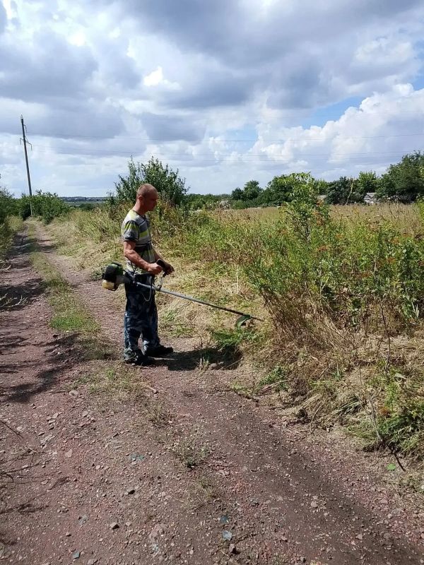 В Ровеньках продолжаются работы по благоустройству города В Ровеньках продолжаются работы по благоустройству города