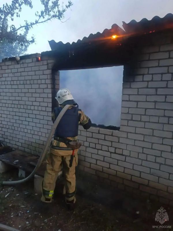 В селе Муратово Новоайдарского района загорелся частный дом