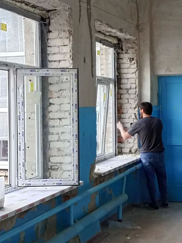 В Ясеновской школе № 2 им. Д.В. Лазутина полным ходом идут ремонтные работы В Ясеновской школе № 2 им. Д.В. Лазутина полным ходом идут ремонтные работы