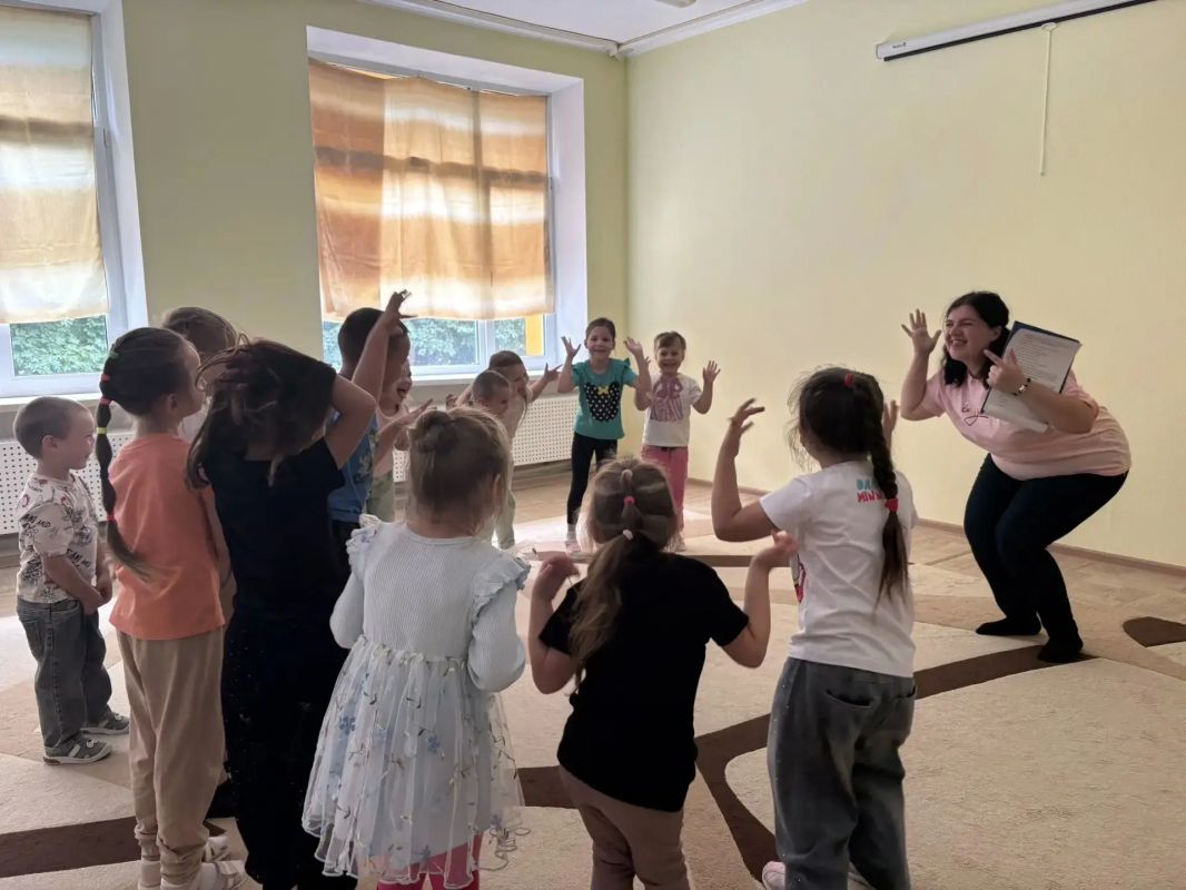 В Меловском муниципальном округе ярко и дружно отметили Международный день дружбы — в рамках объявленного Президентом РФ Владимиром Владимировичем Путиным Года единства народов России В Меловском муниципальном округе ярко и дружно отметили Международный день дружбы — в рамках объявленного Президентом РФ Владимиром Владимировичем Путиным Года единства народов России