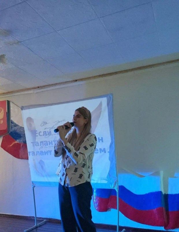 В поселке Краснодон активисты Единой России организовали творческий вечер «Талантливый человек талантлив во всем» В поселке Краснодон активисты Единой России организовали творческий вечер «Талантливый человек талантлив во всем»
