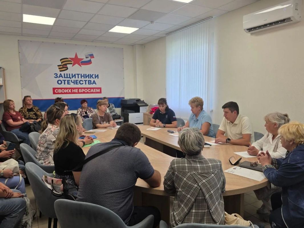 Ольга Бас: По предложению Уполномоченного по правам человека в ЛНР Анны Сороки на площадке фонда "Защитники Отечества" состоялась встреча с инициативной группой родственников военнослужащих, находящихся в плену или пропавших... Ольга Бас: По предложению Уполномоченного по правам человека в ЛНР Анны Сороки на площадке фонда "Защитники Отечества" состоялась встреча с инициативной группой родственников военнослужащих, находящихся в плену или пропавших...