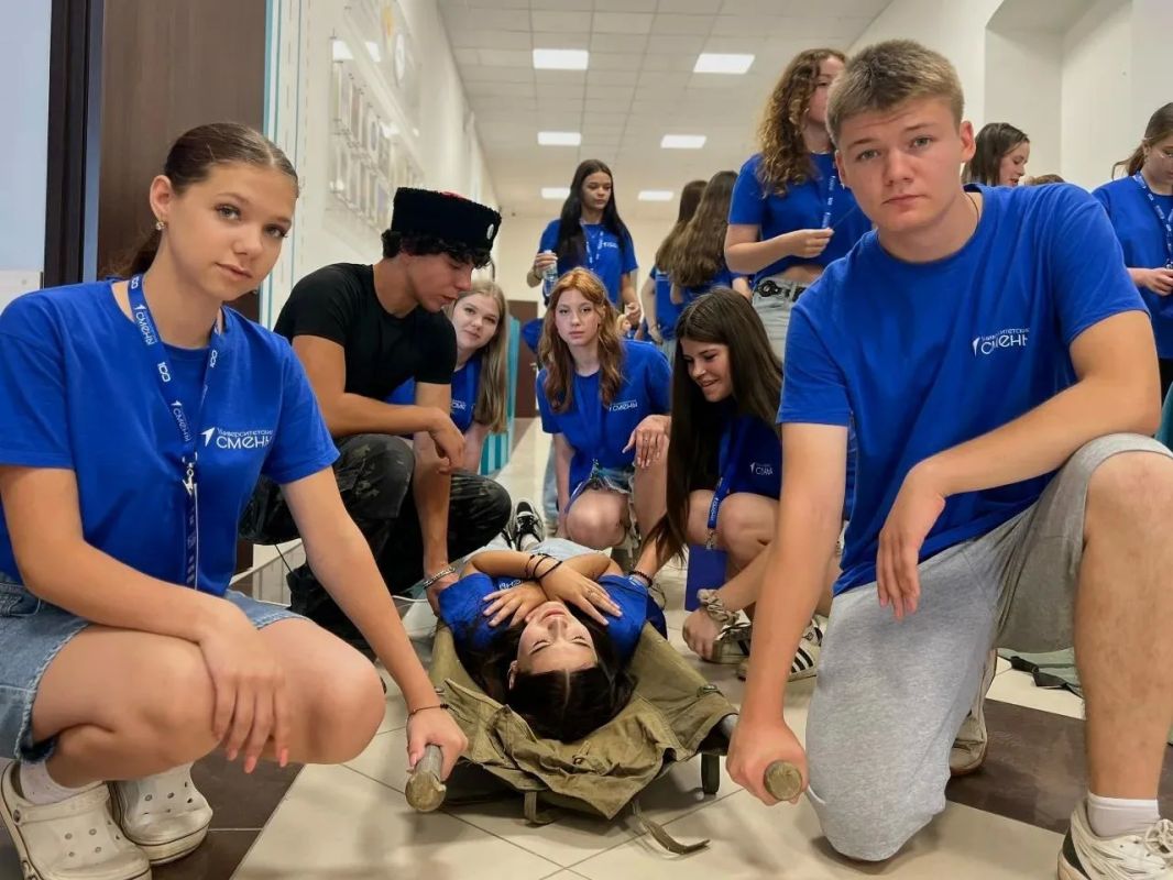 Оказывать первую помощь учили школьников из ЛНР в Армавирском педуниверситете Оказывать первую помощь учили школьников из ЛНР в Армавирском педуниверситете