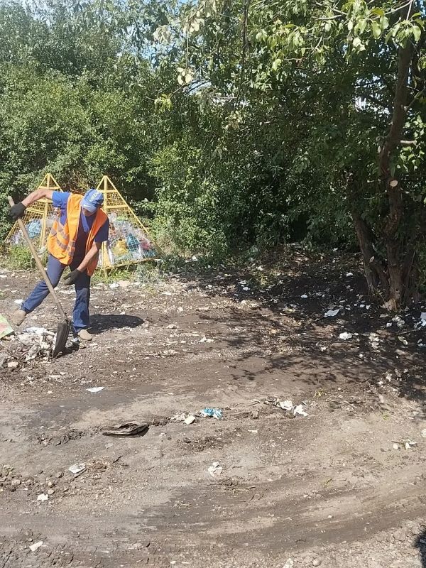 В Ровеньках продолжаются работы по благоустройству города В Ровеньках продолжаются работы по благоустройству города