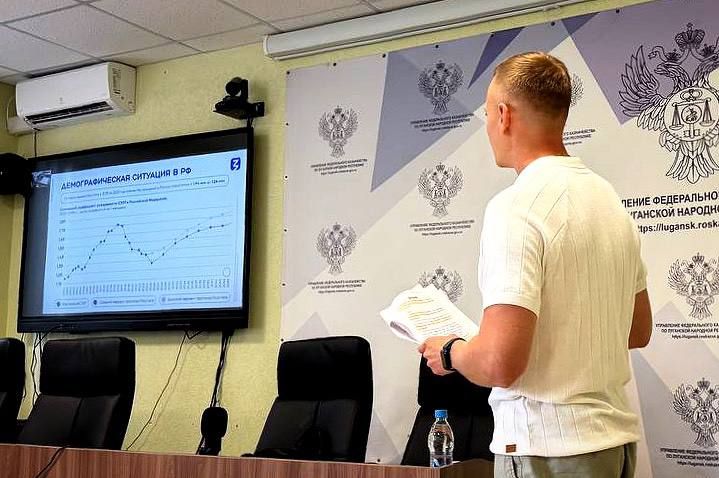 Строим здоровую нацию. Вчера как лектор общества «Знание» выступил для сотрудников Управления Федерального казначейства по ЛНР с темой: «Здоровая нация: от полезных привычек до государственных программ» Строим здоровую нацию. Вчера как лектор общества «Знание» выступил для сотрудников Управления Федерального казначейства по ЛНР с темой: «Здоровая нация: от полезных привычек до государственных программ»