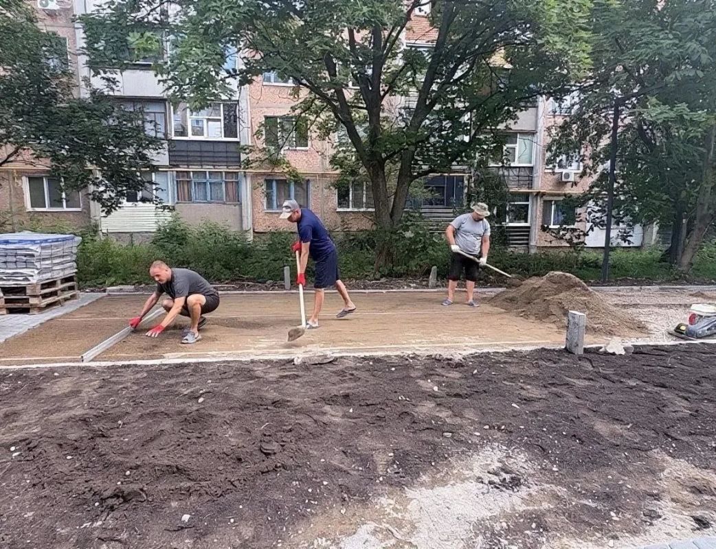 В рамках федерального проекта «Комфортная городская среда» нацпроекта «Инфраструктура для жизни» в Антраците продолжаются работы по благоустройству общественных пространств В рамках федерального проекта «Комфортная городская среда» нацпроекта «Инфраструктура для жизни» в Антраците продолжаются работы по благоустройству общественных пространств