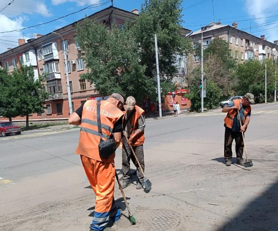 Коммунальными службами проведены работы на территории города Коммунальными службами проведены работы на территории города