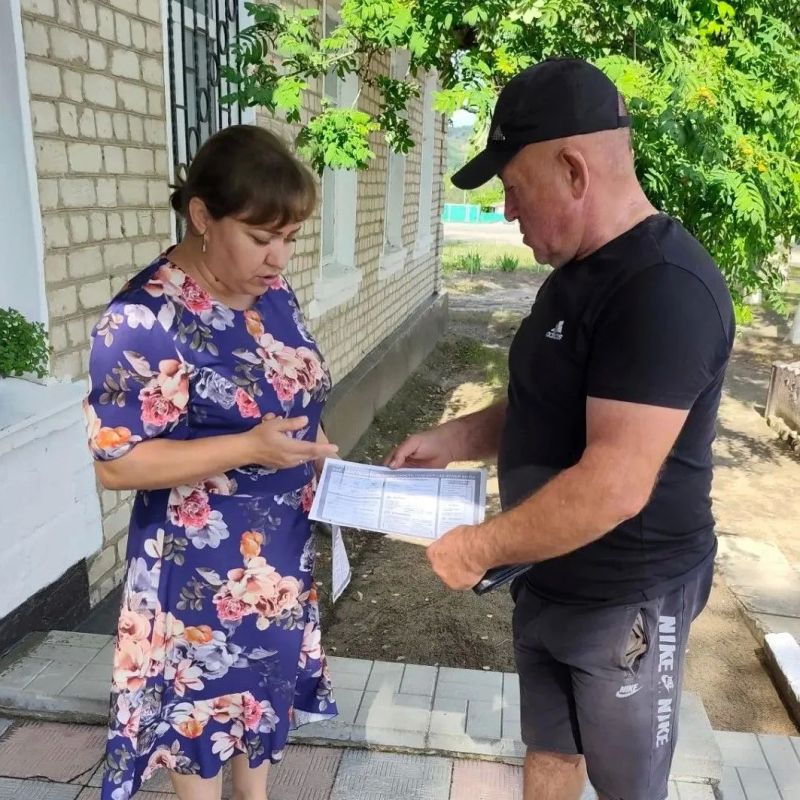 Специалисты отдела обеспечения жизнедеятельности территорий Администрации Старобельского муниципального округа на постоянной основе проводят разъяснительную работу с населением по вопросам пожарной безопасности и действий в... Специалисты отдела обеспечения жизнедеятельности территорий Администрации Старобельского муниципального округа на постоянной основе проводят разъяснительную работу с населением по вопросам пожарной безопасности и действий в...