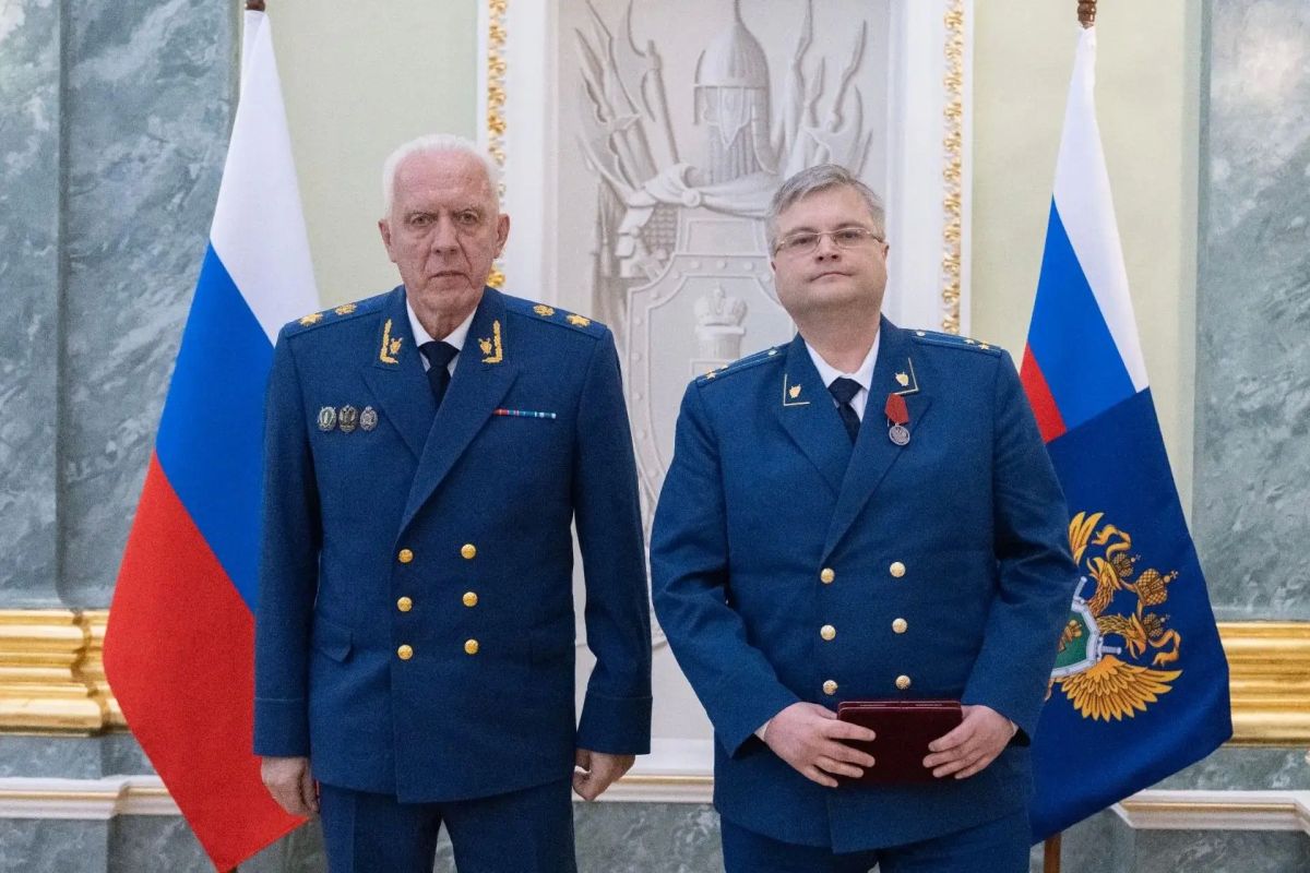 Указом Президента Российской Федерации Владимира Путина начальник гражданско-судебного отдела прокуратуры Луганской Народной Республики Александр Чумаков награждён медалью ордена «За заслуги перед Отечеством» II степени Указом Президента Российской Федерации Владимира Путина начальник гражданско-судебного отдела прокуратуры Луганской Народной Республики Александр Чумаков награждён медалью ордена «За заслуги перед Отечеством» II степени