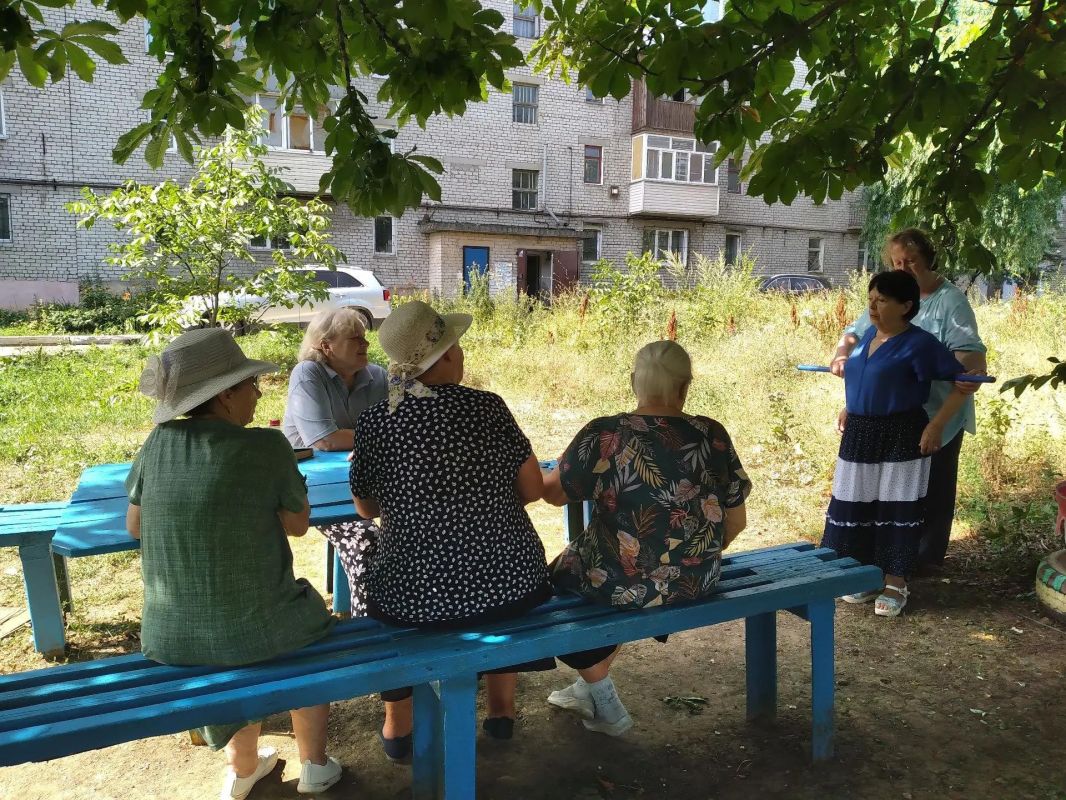 31 июля на свежем воздухе прошло очередное занятие программы «Активное долголетие» в Первомайском комплексном центре социального обслуживания населения 31 июля на свежем воздухе прошло очередное занятие программы «Активное долголетие» в Первомайском комплексном центре социального обслуживания населения