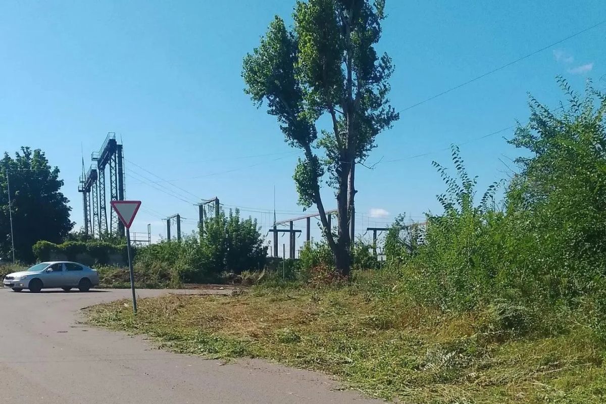 Коммунальщики Свердловского округа начали вырубку поросли и покос травы на опасных участках дорог Коммунальщики Свердловского округа начали вырубку поросли и покос травы на опасных участках дорог