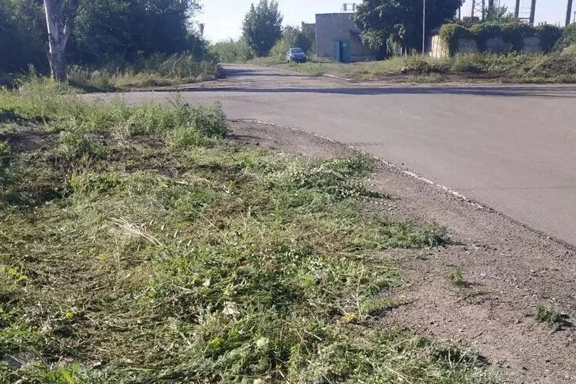 Коммунальщики Свердловского округа начали вырубку поросли и покос травы на опасных участках дорог Коммунальщики Свердловского округа начали вырубку поросли и покос травы на опасных участках дорог