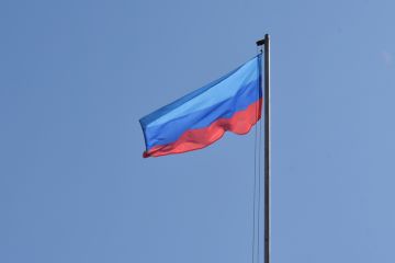 Мужчина остаётся под завалами после атаки БПЛА в соседнем с ЛНР Гуково