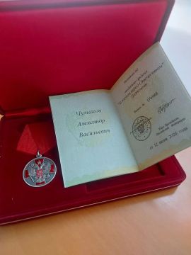 Указом Президента Российской Федерации Владимира Путина начальник гражданско-судебного отдела прокуратуры Луганской Народной Республики Александр Чумаков награждён медалью ордена «За заслуги перед Отечеством» II степени