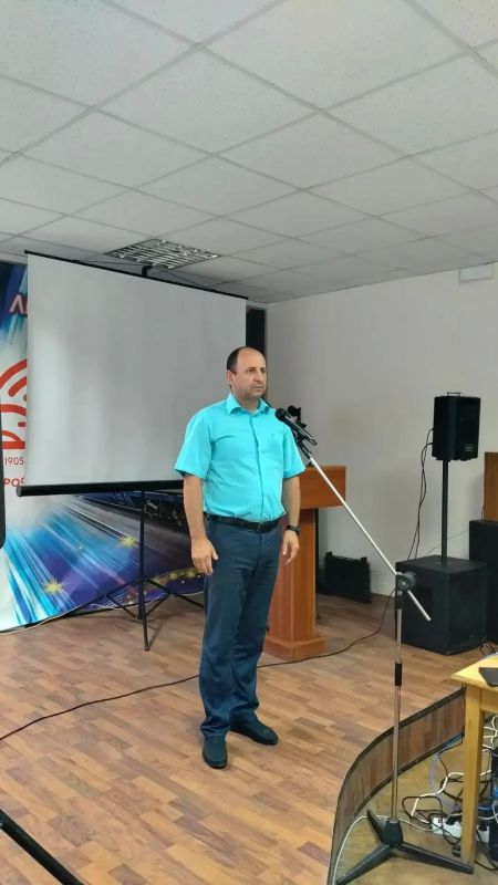 Игорь Рябушкин: В преддверии Дня железнодорожника в Луганском филиале ФГУП «Железные дороги Новороссии» отметили профессиональный праздник Игорь Рябушкин: В преддверии Дня железнодорожника в Луганском филиале ФГУП «Железные дороги Новороссии» отметили профессиональный праздник