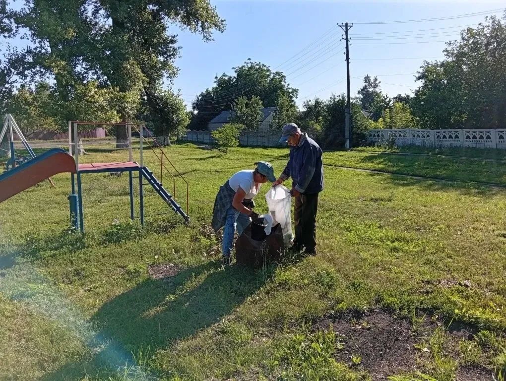 На территории пгт Новодарьевка продолжаются работы по благоустройству На территории пгт Новодарьевка продолжаются работы по благоустройству
