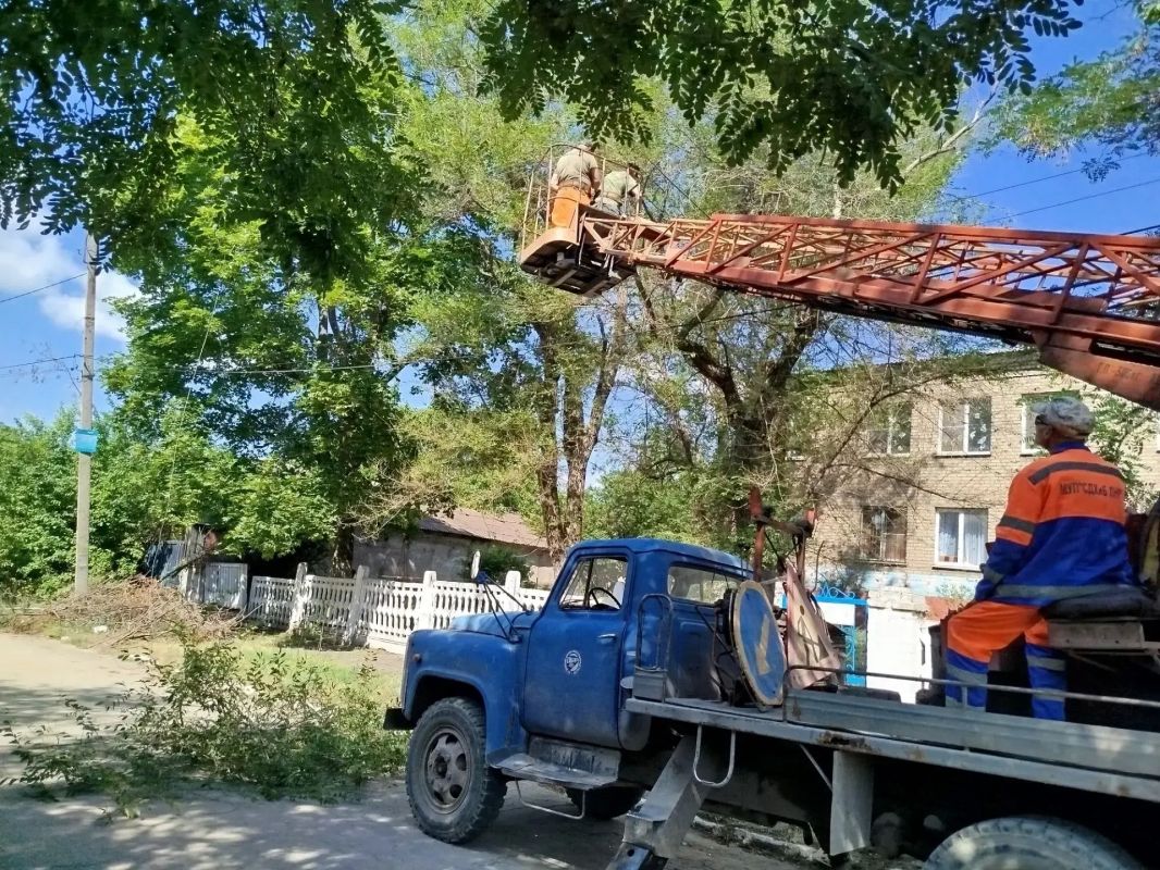 Коммунальными службами проведены работы на территории города Коммунальными службами проведены работы на территории города