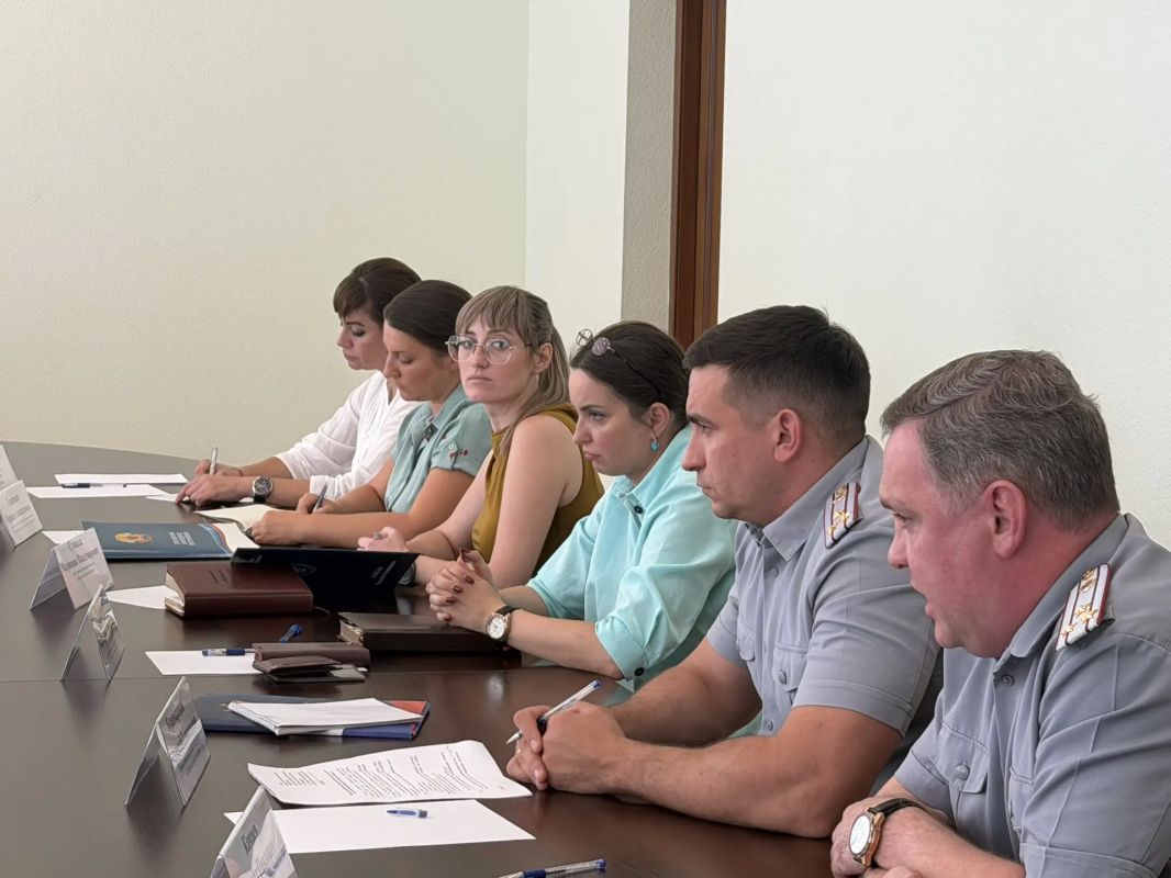 Сегодня, в прокуратуре Луганской Народной Республики под председательством заместителя прокурора региона Сергея Панкратова проведено заседание межведомственной рабочей группы по вопросам обеспечения конституционных прав... Сегодня, в прокуратуре Луганской Народной Республики под председательством заместителя прокурора региона Сергея Панкратова проведено заседание межведомственной рабочей группы по вопросам обеспечения конституционных прав...