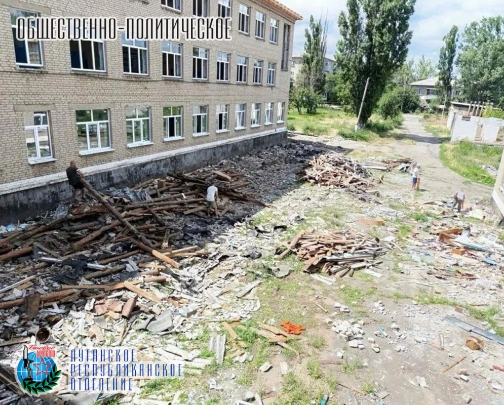 17 июля представитель Луганского республиканского отделения Всероссийской общественной организации ветеранов «БОЕВОЕ БРАТСТВО», депутат Народного Совета ЛНР Белла Демешко посетила Ясеновскую школу № 2 им. Д. В. Лазутина и... 17 июля представитель Луганского республиканского отделения Всероссийской общественной организации ветеранов «БОЕВОЕ БРАТСТВО», депутат Народного Совета ЛНР Белла Демешко посетила Ясеновскую школу № 2 им. Д. В. Лазутина и...